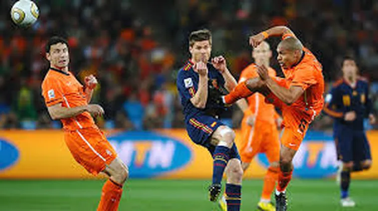 Lỗi Khiếm Nhã Trong Bóng Đá Và Các Hình Thức Xử Phạt Nghiêm Khắc Theo Luật FIFA